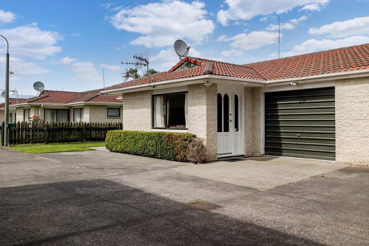 8 Olympic Court, Palmerston North, Palmerston North - Carousel 2