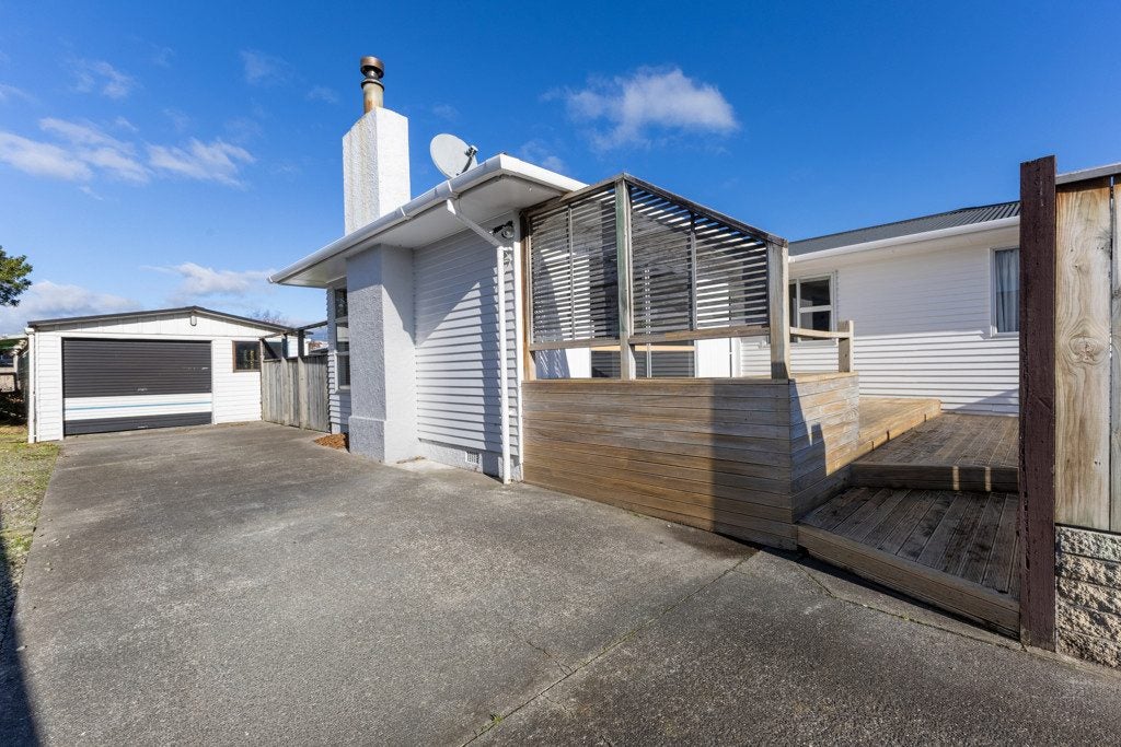 34 Raglan Avenue, Cloverlea, Palmerston North - Carousel 1