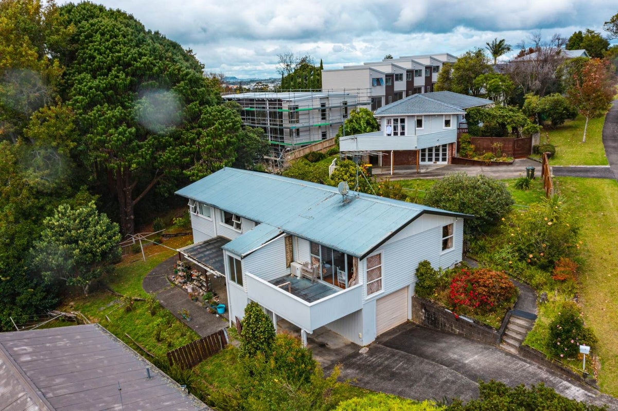 5 Juniper Road, Sunnynook, Auckland - Carousel 2