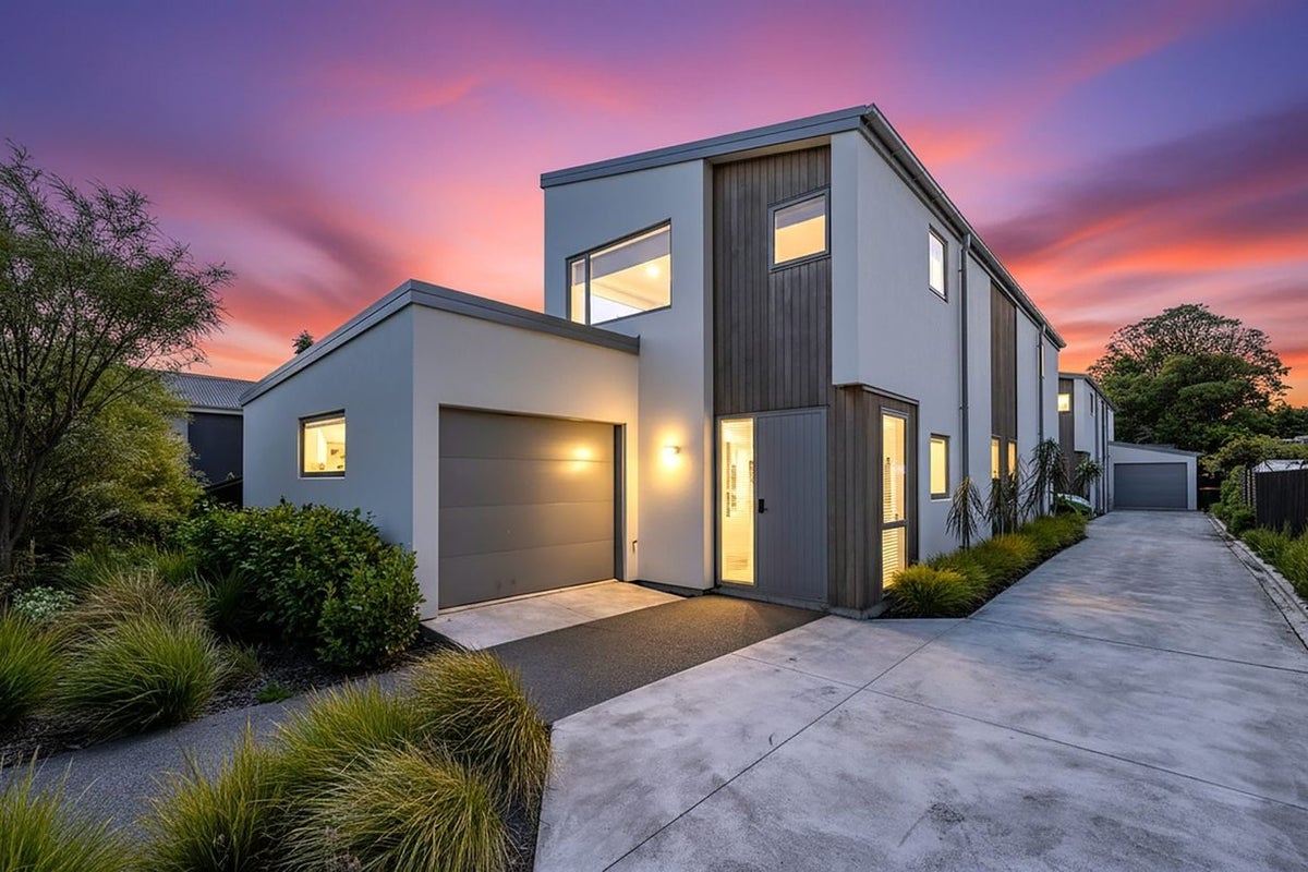 1/33 Frederick Street, Waltham, Christchurch - Carousel 1