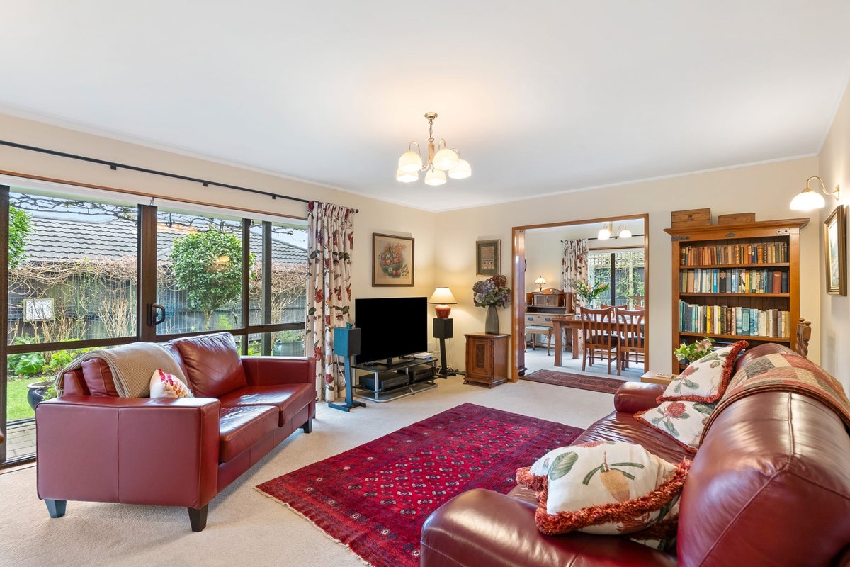 5 Henderson Street, Karori, Wellington - Carousel 2