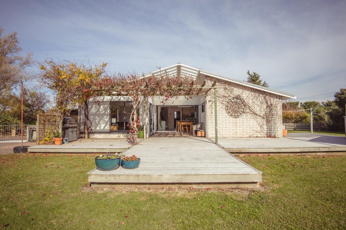 93 Cemetery Road, Sanson, Palmerston North - Carousel 1