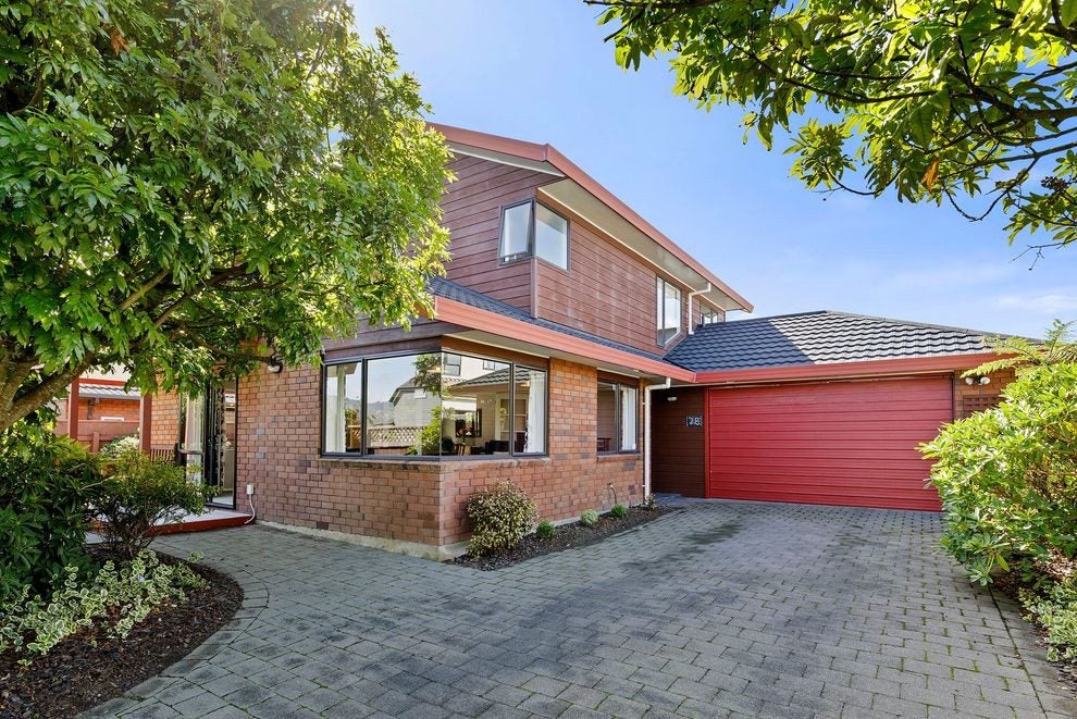 28 De Menech Grove, Avalon, Lower Hutt - Carousel 1