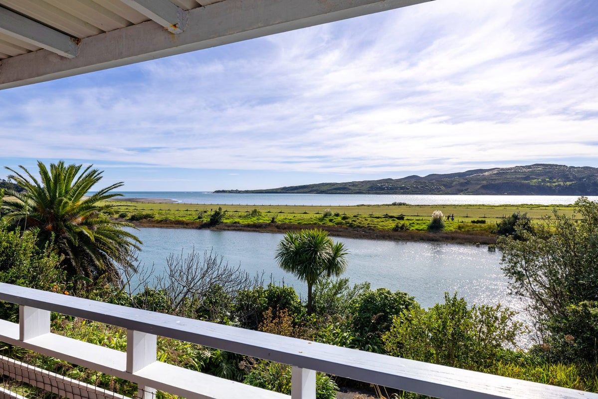 7 Nihinihi Avenue, Raglan, Raglan - Carousel 1