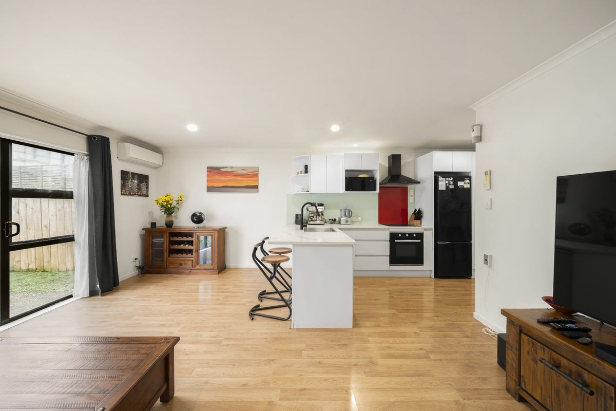 5/17 Harbour View Road, Te Atatu Peninsula, Auckland - Carousel 2