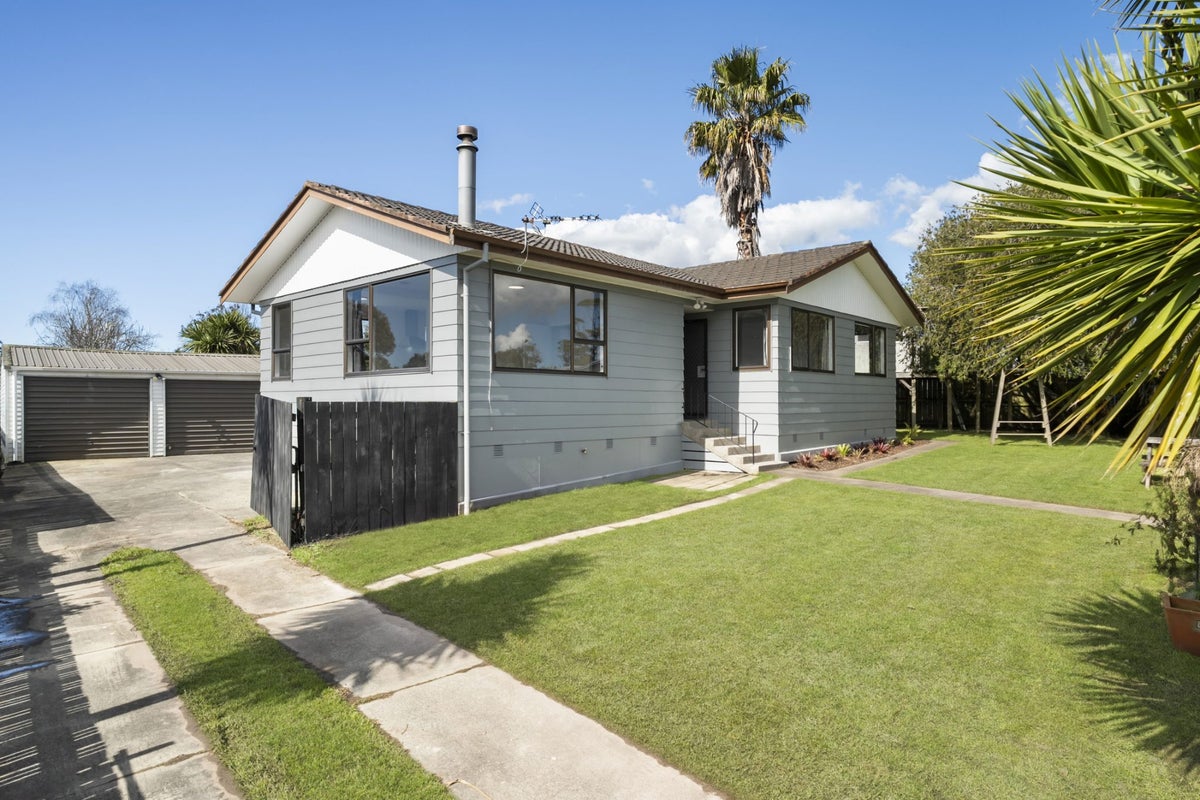 13 Arodella Crescent, Ranui, Auckland - Carousel 1