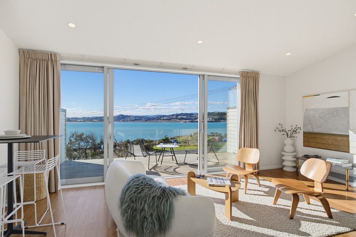 352 Queens Drive, Lyall Bay, Wellington - Carousel 2