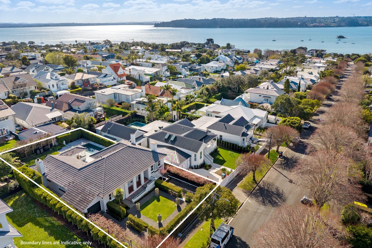 10 Sentinel Road, Herne Bay, Auckland - Carousel 1
