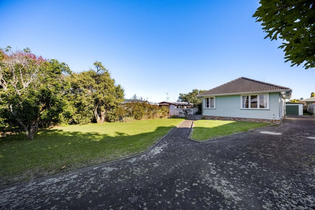 116 Kervil Avenue, Te Atatu Peninsula, Auckland - Carousel 2