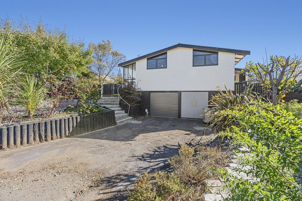 5 Camellia Avenue, Bell Block, New Plymouth - Carousel 1