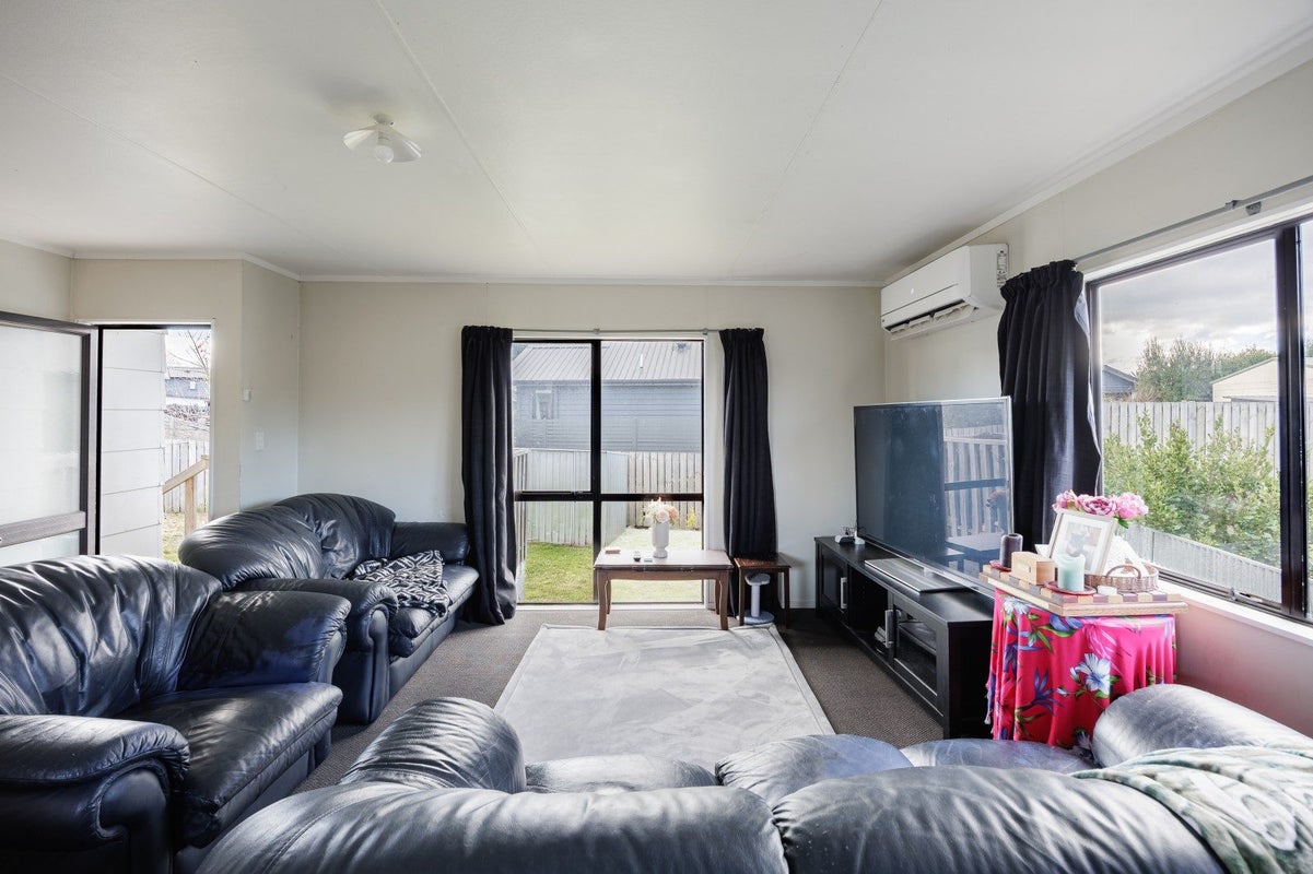 1222A Cunningham Crescent, Mayfair, Hastings - Carousel 2