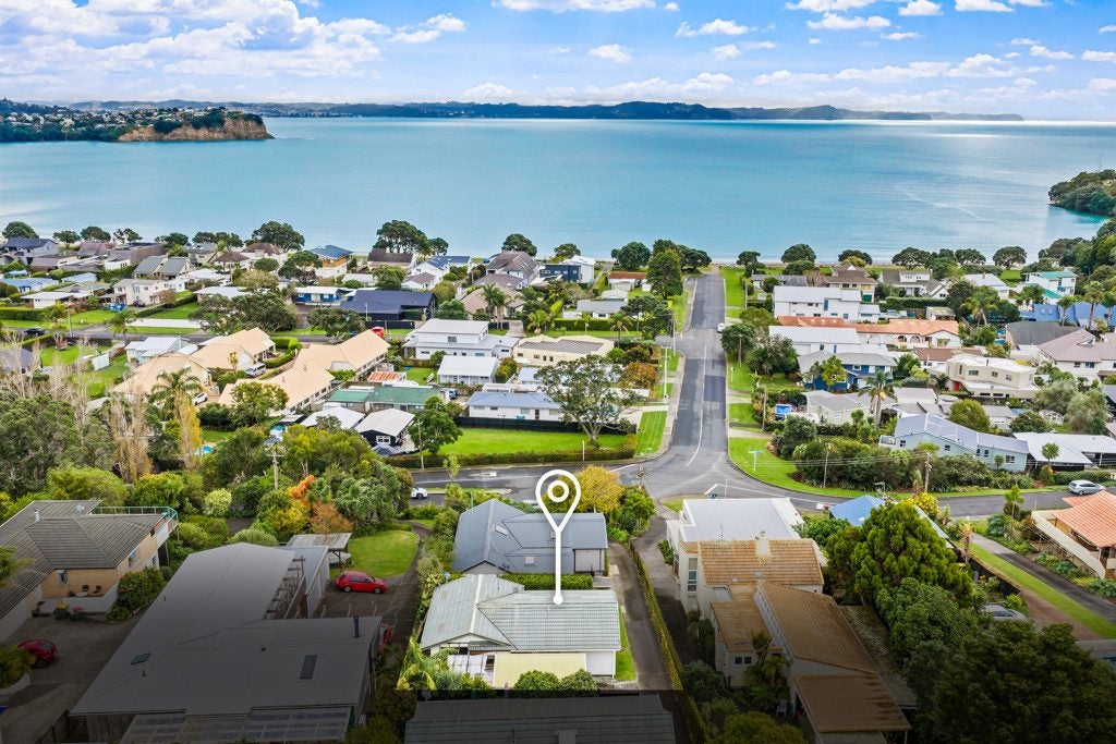 2/25 Beach Road, Manly, Whangaparaoa - Carousel 1