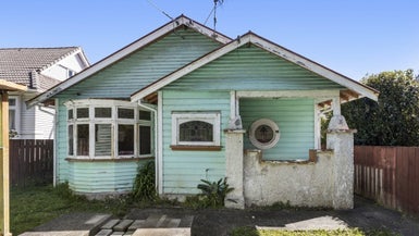 32 The Parade, Island Bay, Wellington - Carousel 1