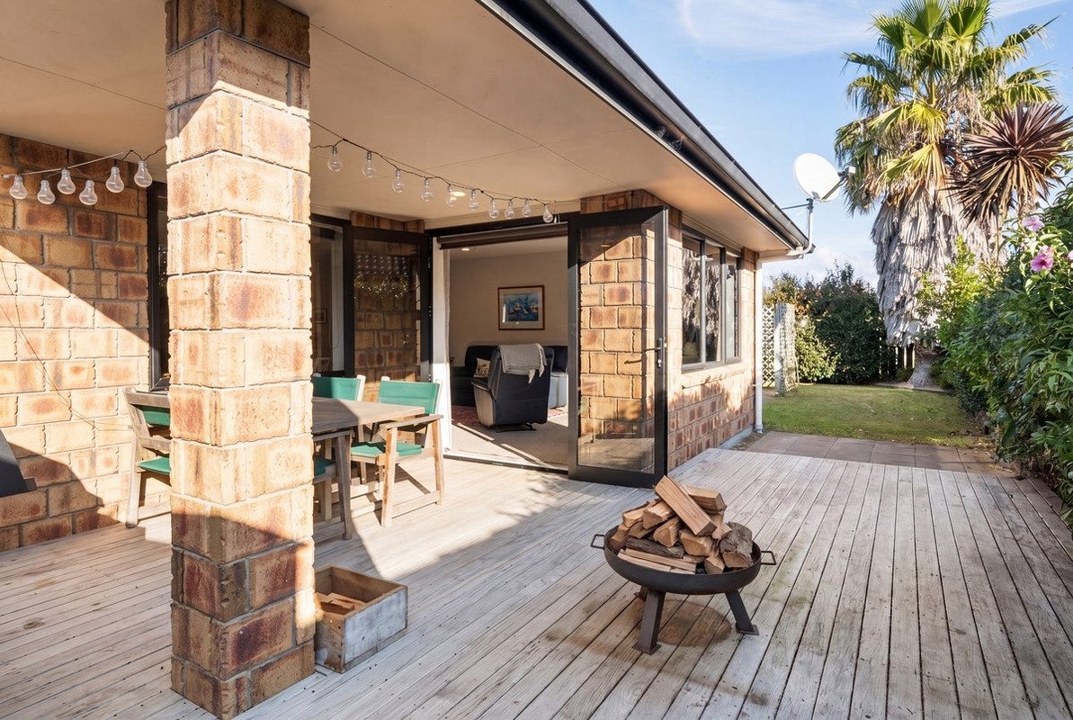 9 Ella Place, Papamoa Beach, Papamoa - Carousel 1