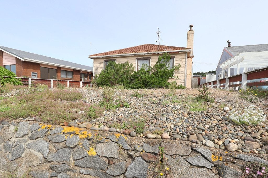 40 Blackwater Street, Bluff - Carousel 17