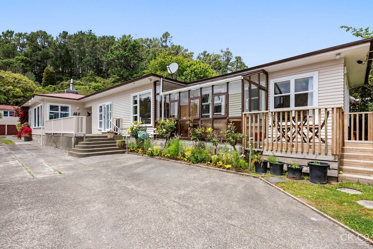 465 Stokes Valley Road, Stokes Valley, Lower Hutt - Carousel 1