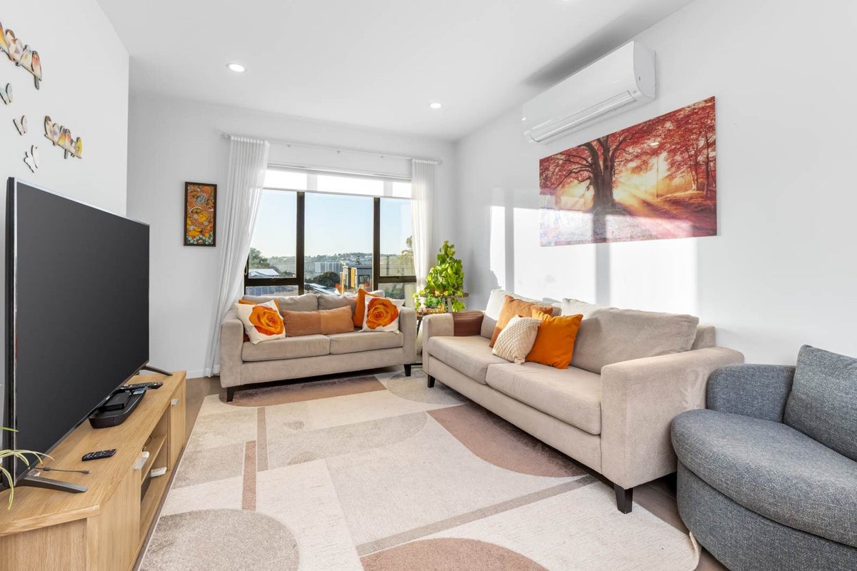 32 Waihou Crescent, Albany Heights, Auckland - Carousel 2