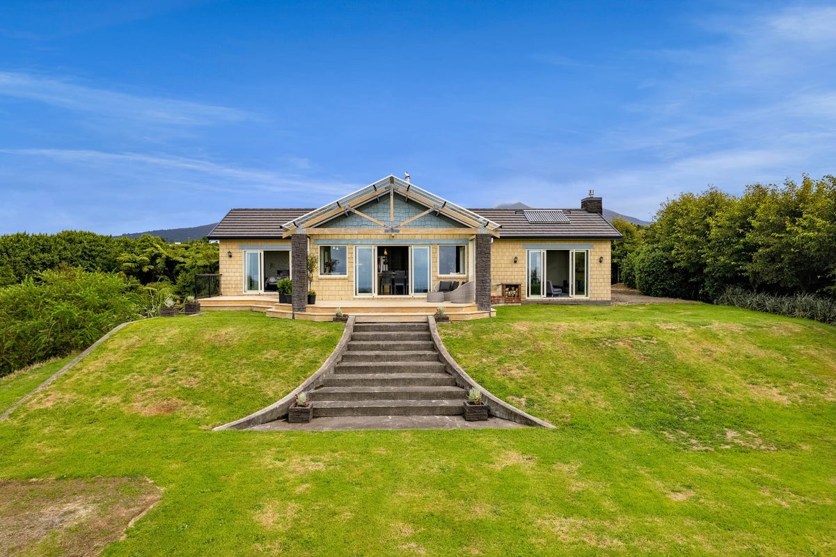 40 Maunga Heights, Hurworth, New Plymouth - Carousel 1