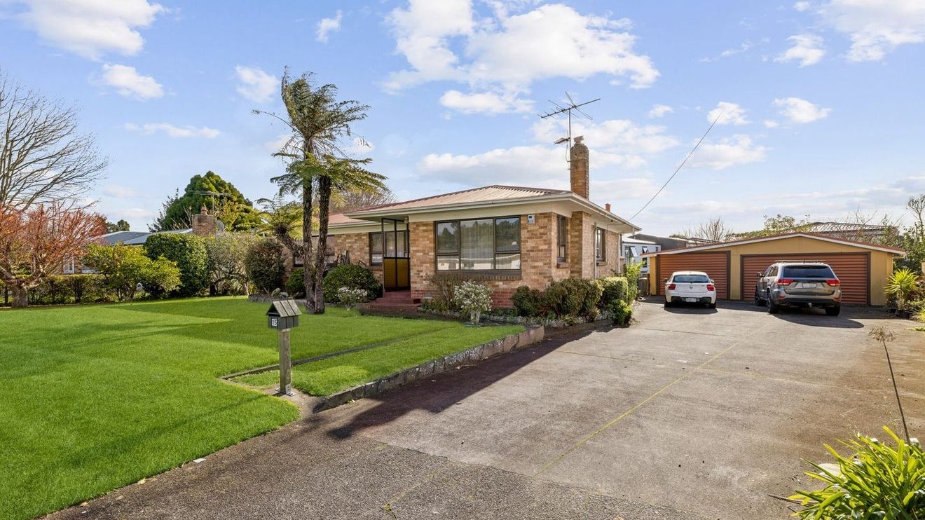 15 Manse Road, Pahurehure, Papakura - Carousel 1