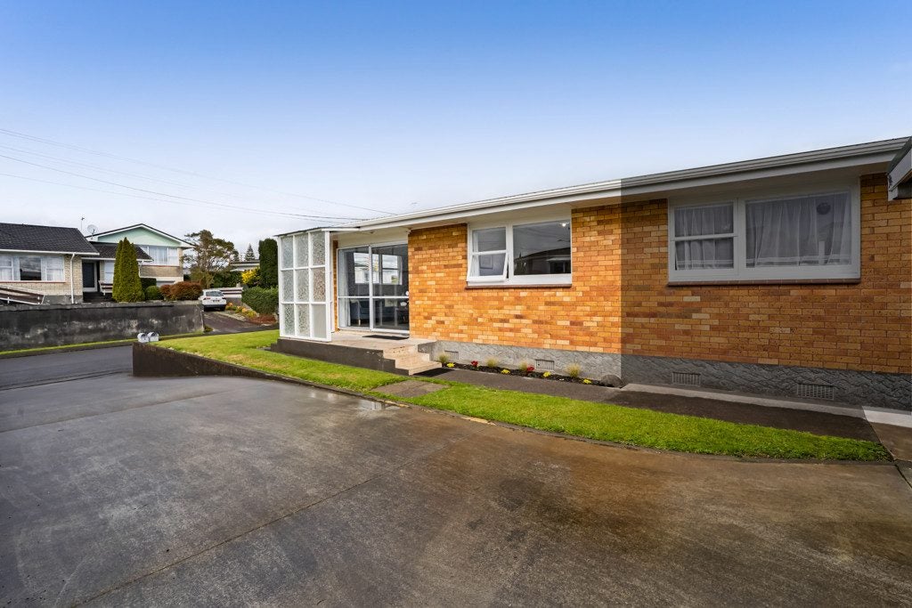 2/6 Essex Street, Vogeltown, New Plymouth - Carousel 15