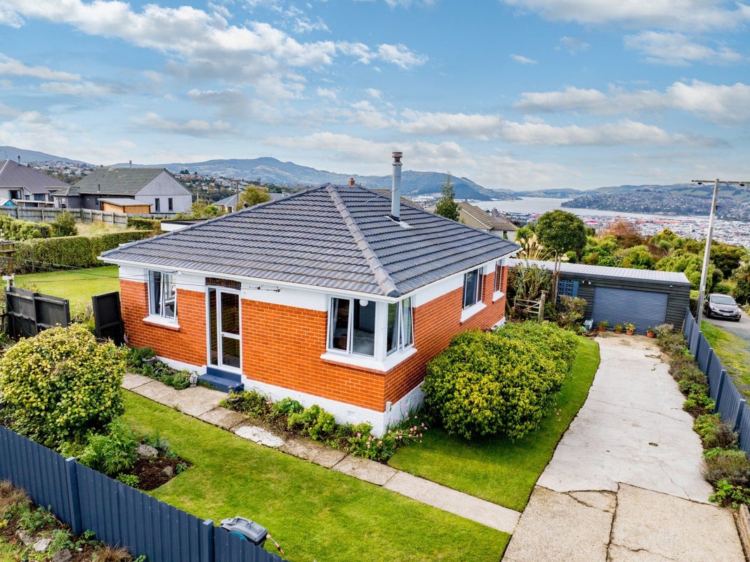 87 Riselaw Road, Calton Hill, Dunedin - Carousel 1