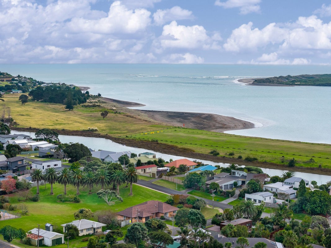 1 Tahuna Avenue, Raglan, Raglan - Carousel 42