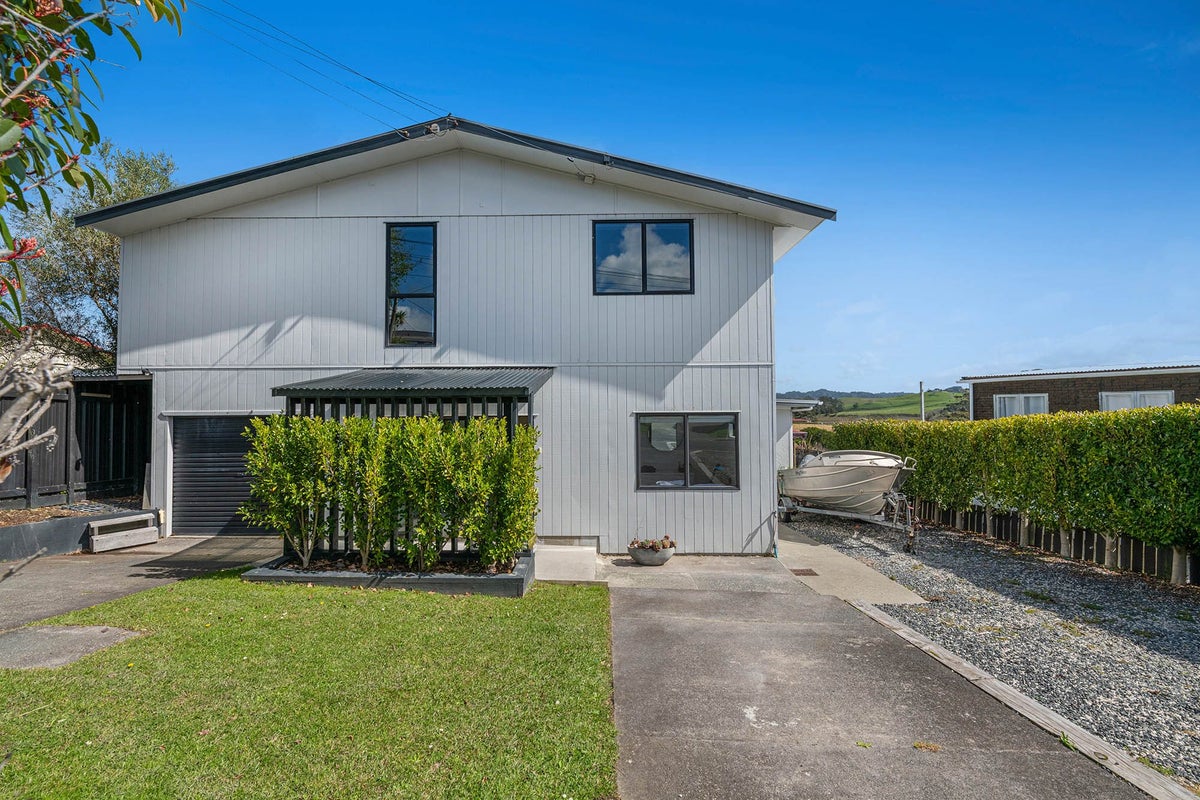 30 Foster Crescent, Snells Beach, Snells Beach - Carousel 1