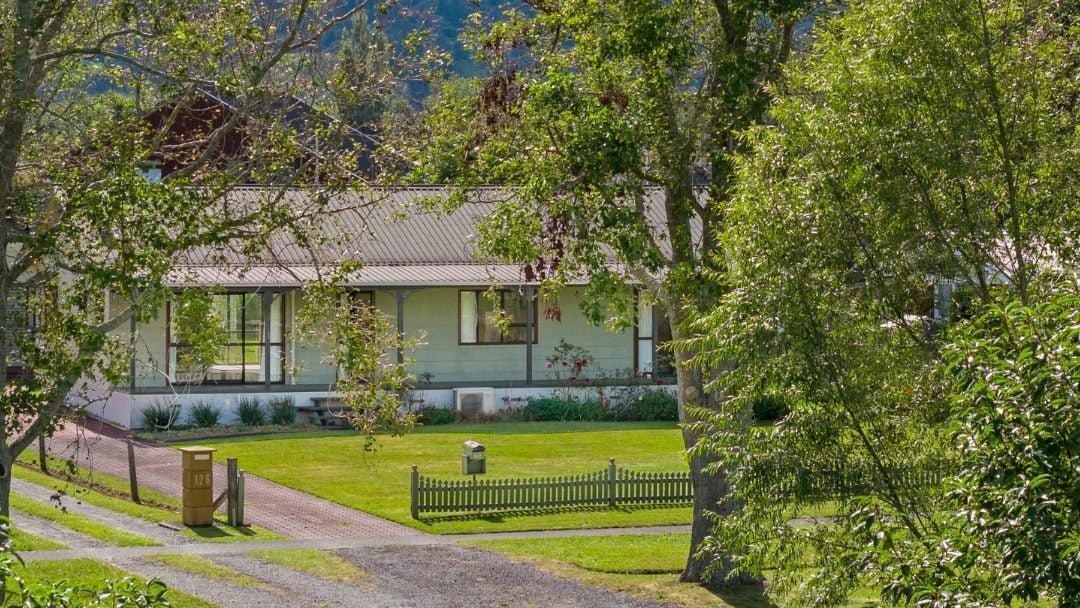 124 Stanley Avenue, Te Aroha, Te Aroha - Carousel 1