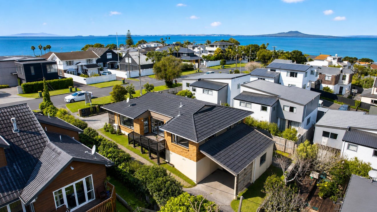 1/34 Gulf View Road, Murrays Bay, Auckland - Carousel 1