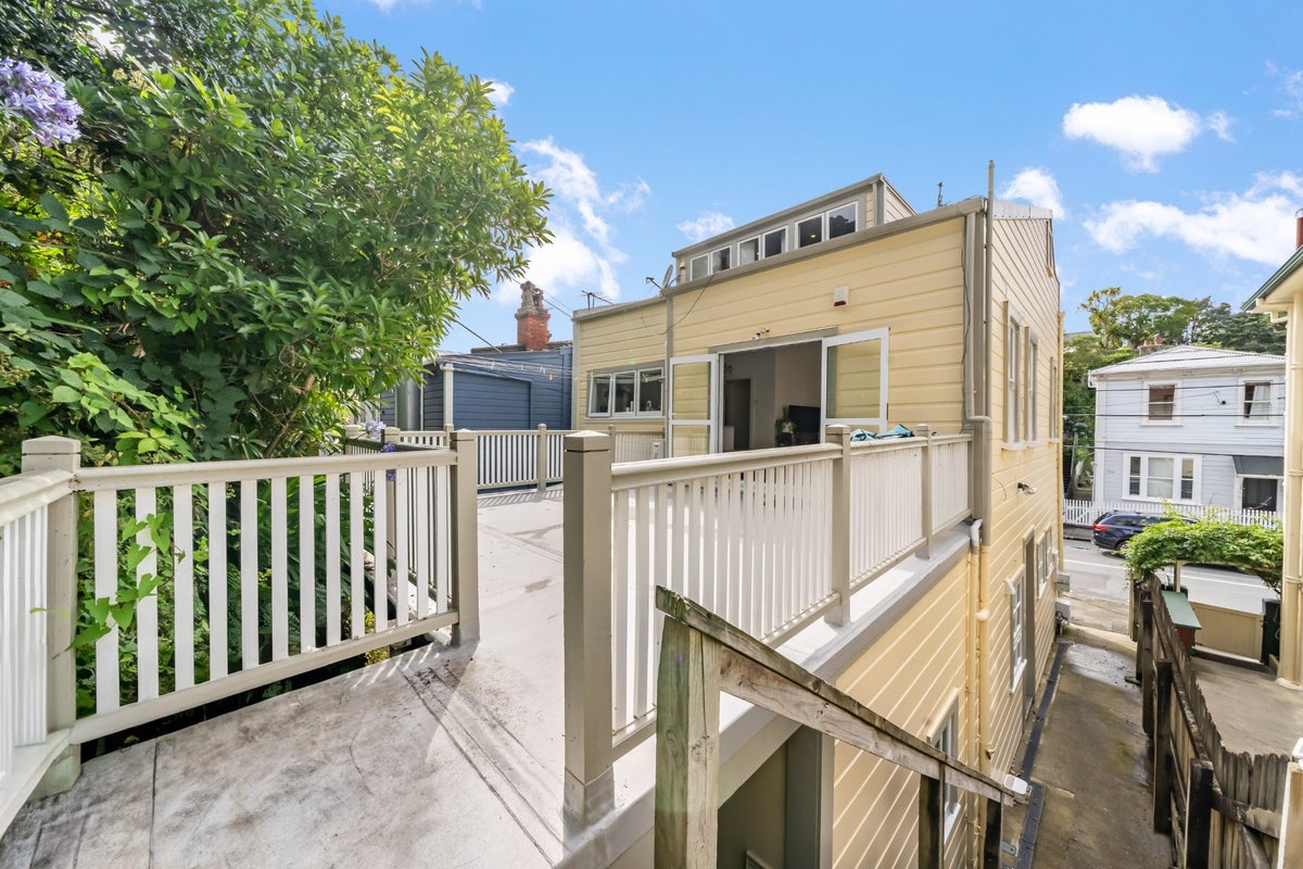 330 Tinakori Road, Thorndon, Wellington - Carousel 1