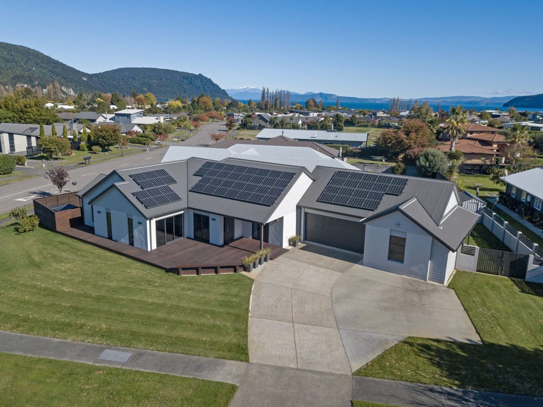 1 Montgomery Crescent, Kinloch, Taupo - Carousel 1