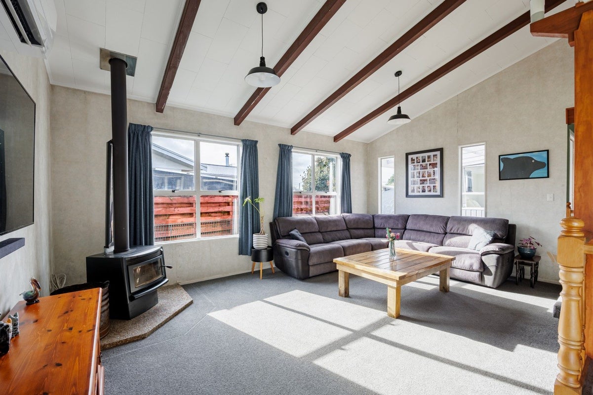4 Robinson Crescent, Tamatea, Napier - Carousel 1