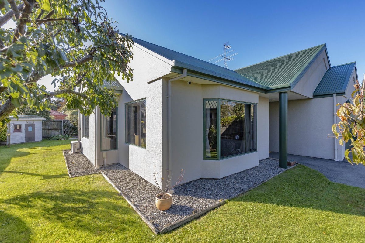 4 Gibbs Drive, Woodend, Woodend - Carousel 2
