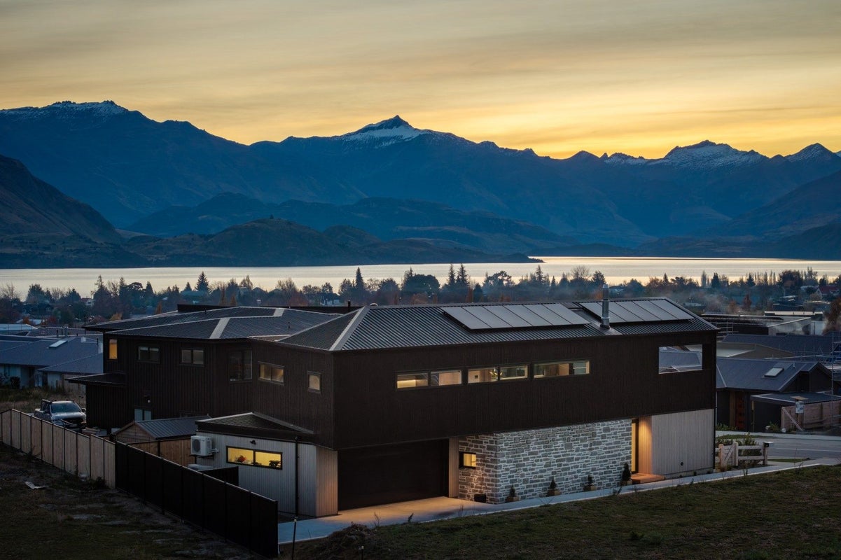 25 Whio Crescent, WANAKA - Carousel 2