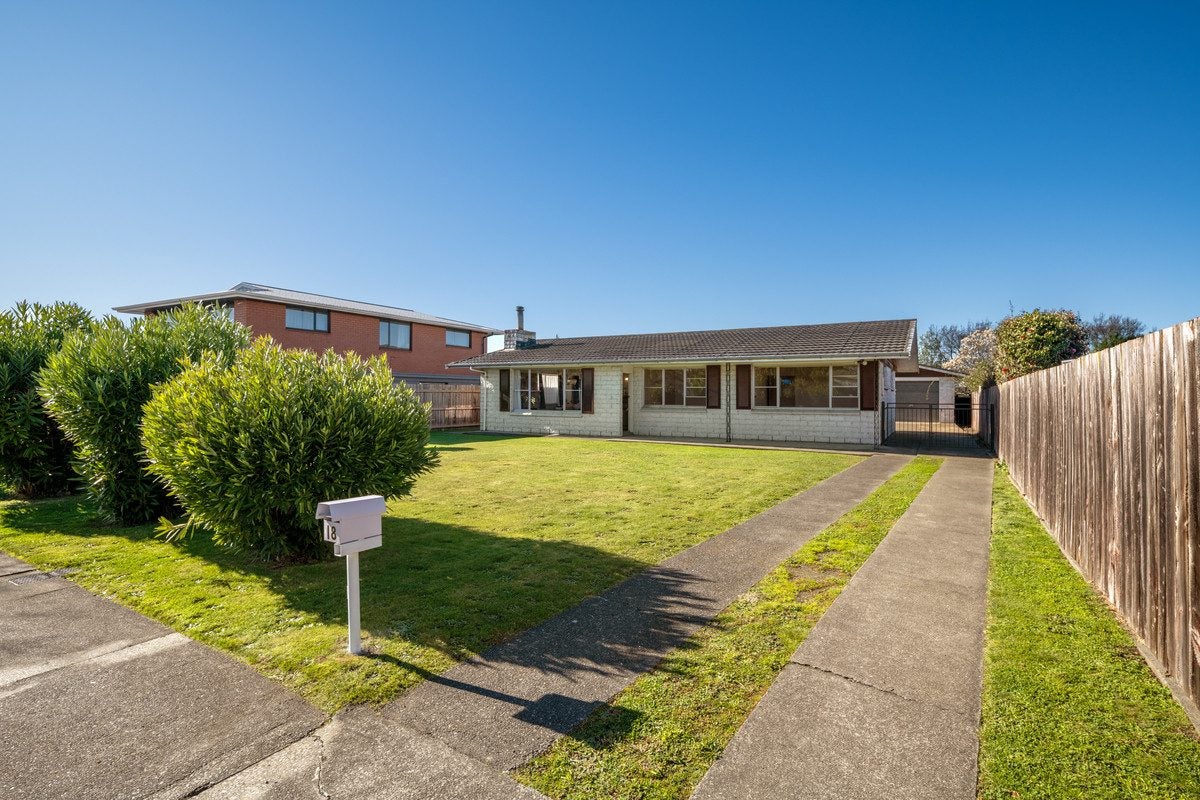 18 Newbourne Crescent, Redwoodtown, Blenheim - Carousel 1