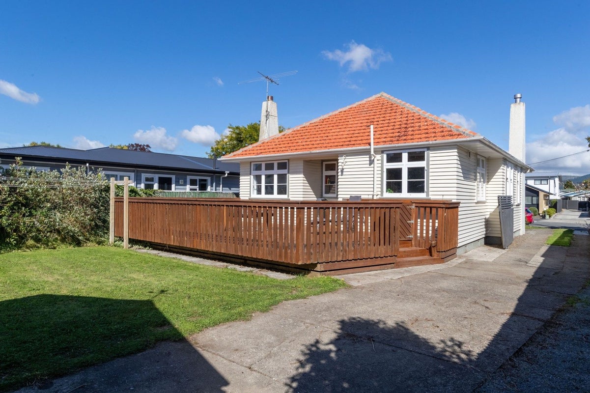 60 Pine Avenue, Ebdentown, Upper Hutt - Carousel 23