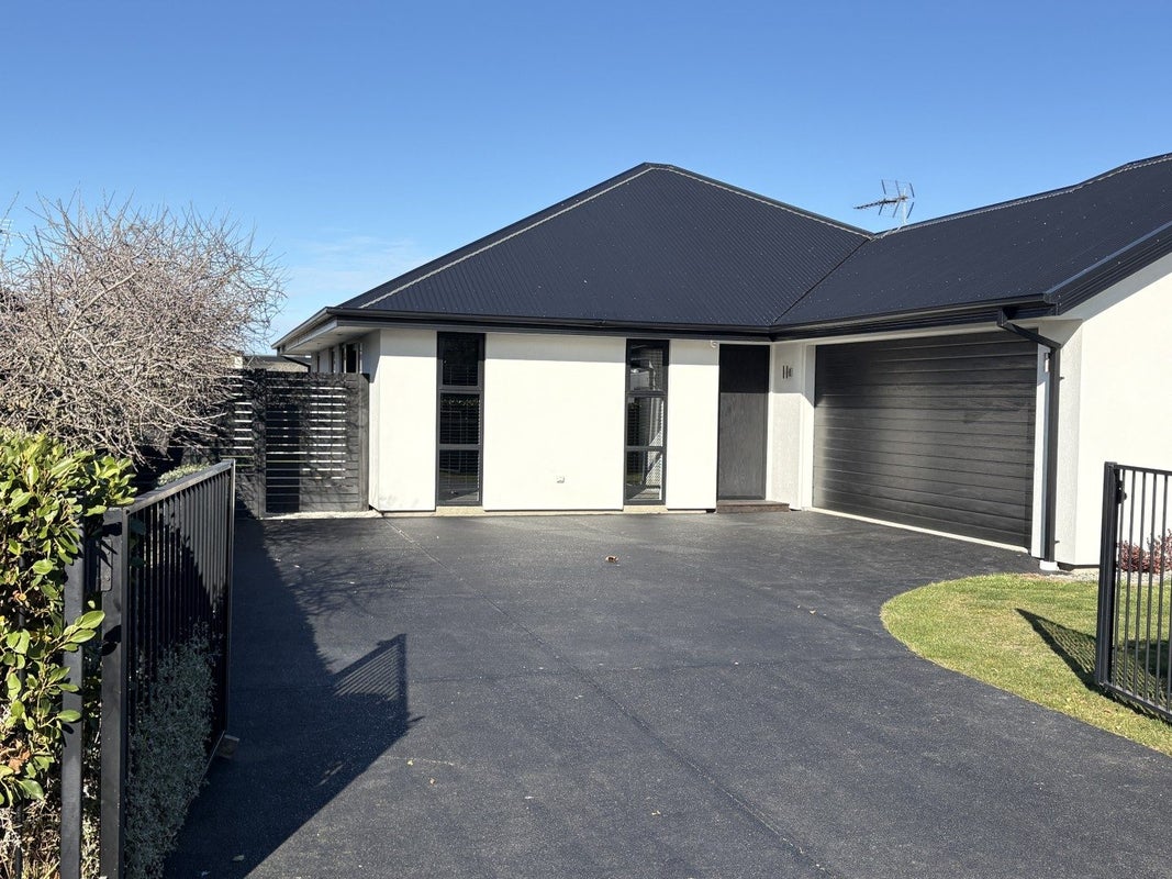 35 Kahuraki Drive, Pegasus, Pegasus - Carousel 1
