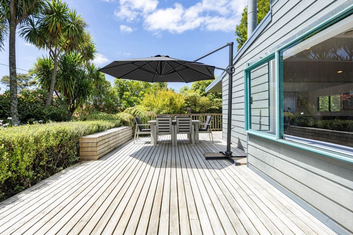 24 Rauhuia Crescent, Parau, Auckland - Carousel 2