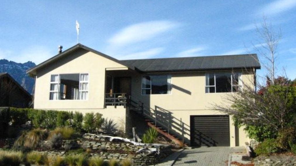 23 Oregon Drive, Kelvin Heights, Queenstown - Carousel 1
