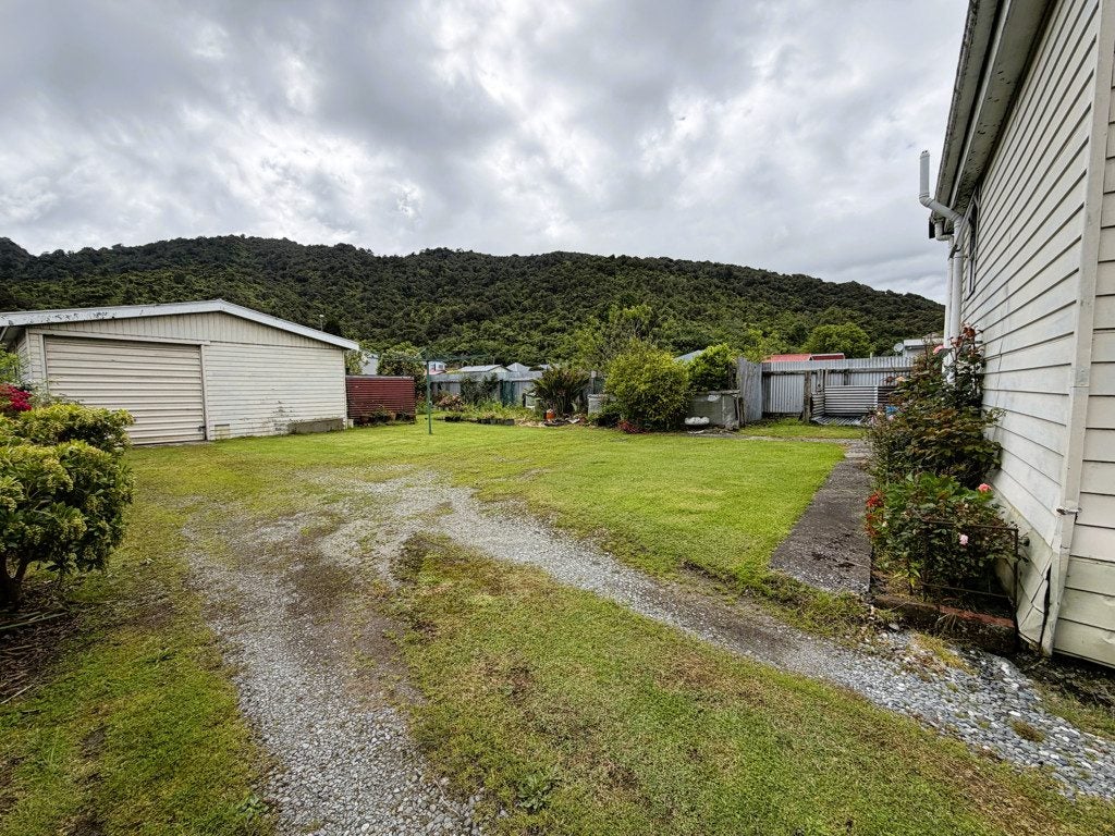 137 Ward Street, Cobden, Greymouth - Carousel 20