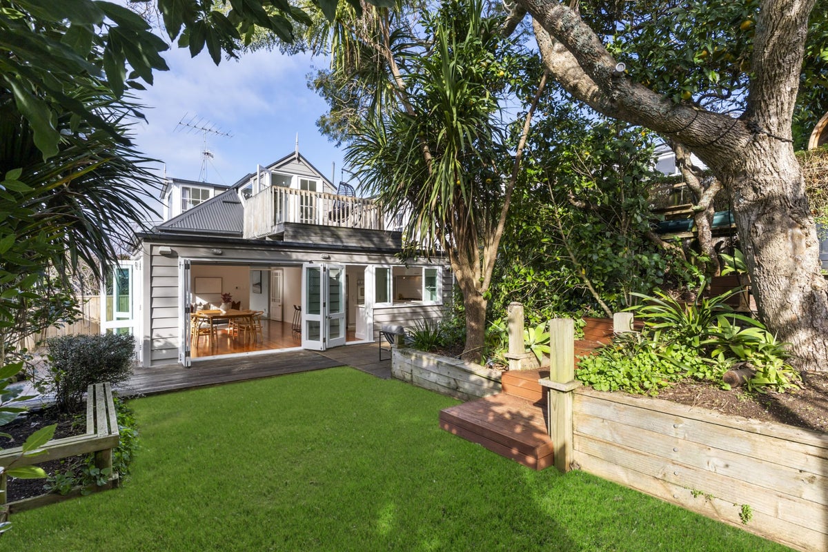 19 St Aubyn Street, Devonport, Auckland - Carousel 1