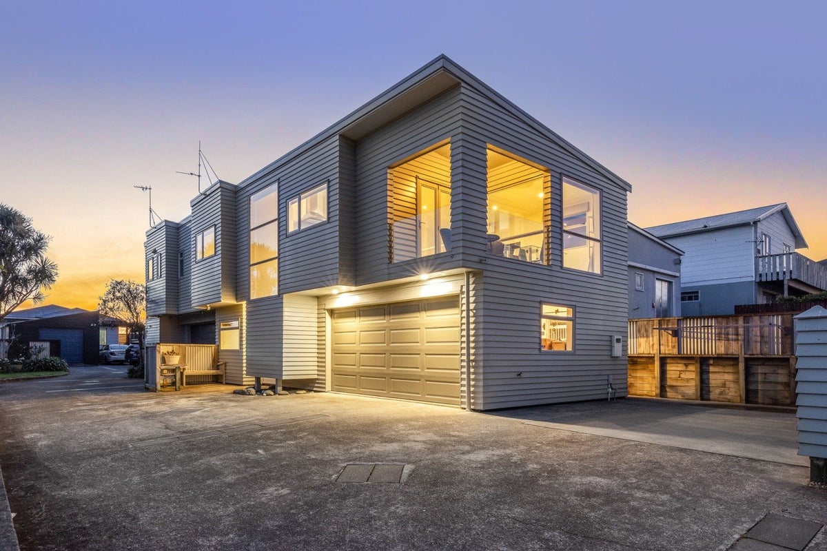 5A Motuhara Road, Plimmerton, Porirua - Carousel 1