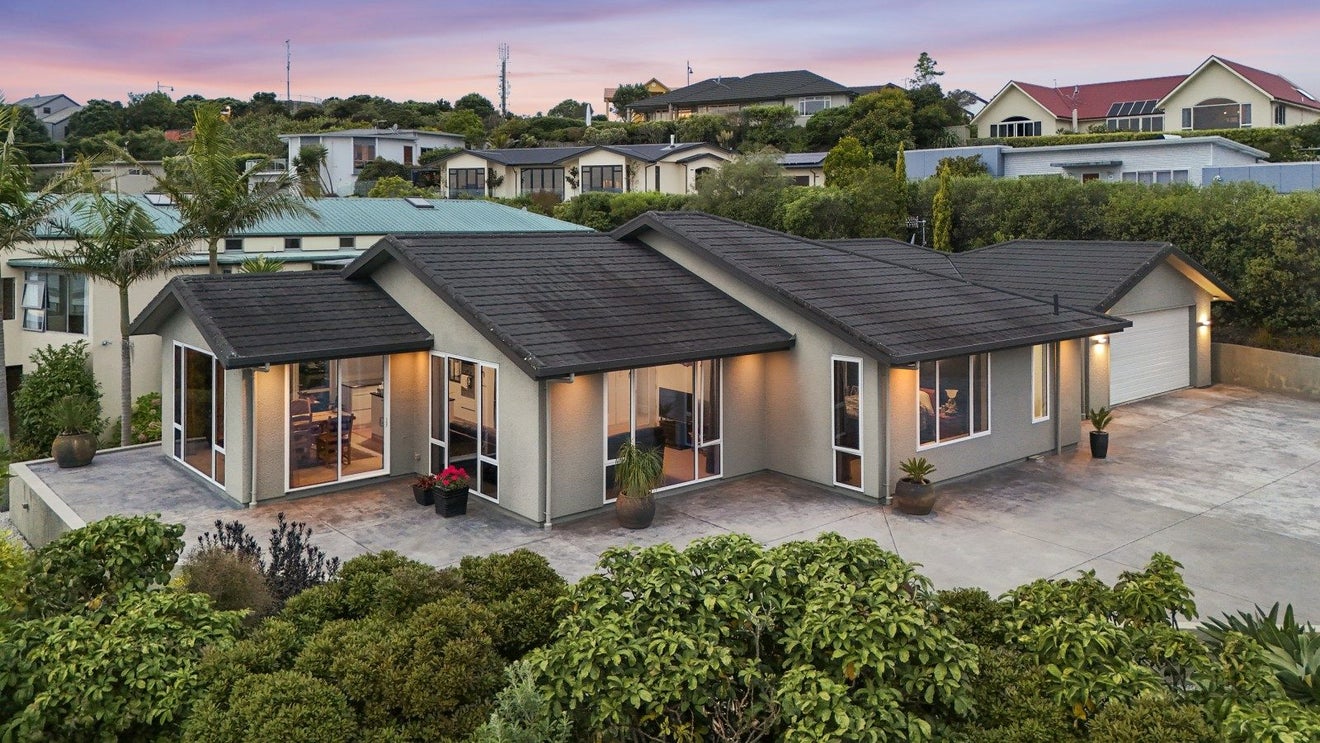 6 Commodore Place, Britannia Heights, Nelson - Carousel 2