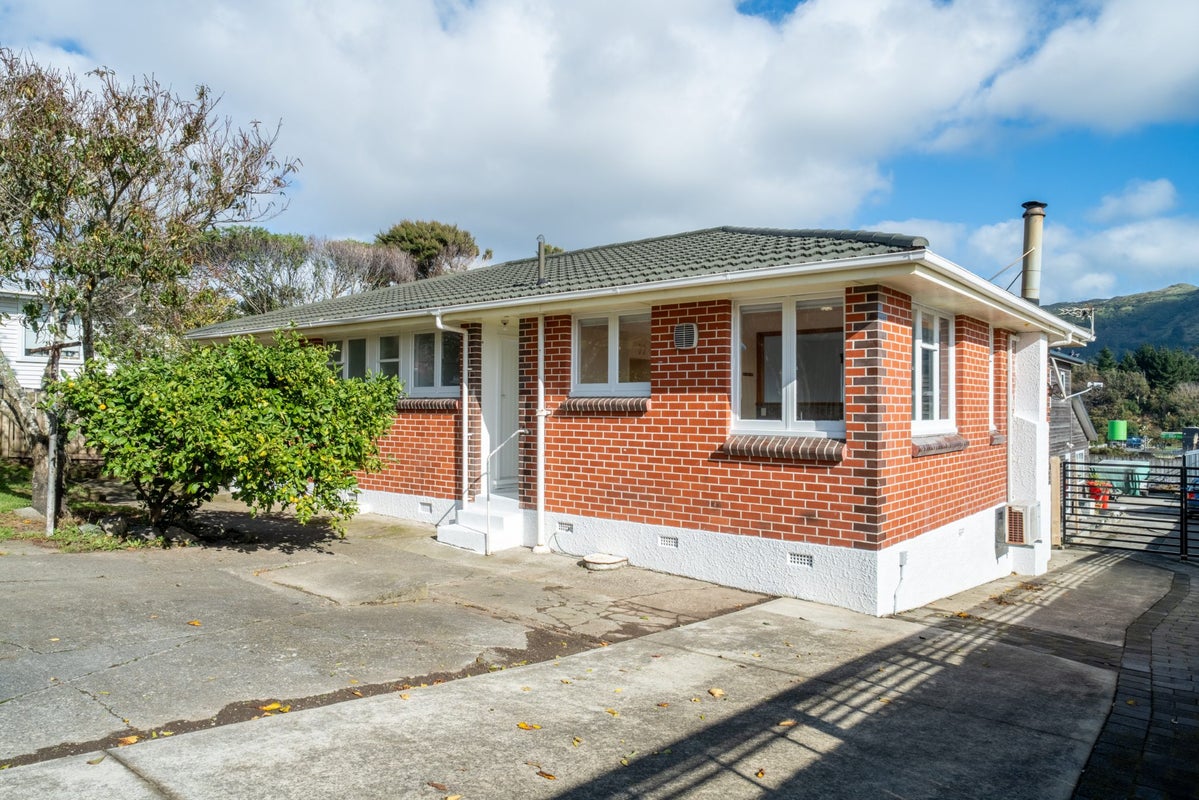 11 Kivell Street, Ranui, Porirua - Carousel 1