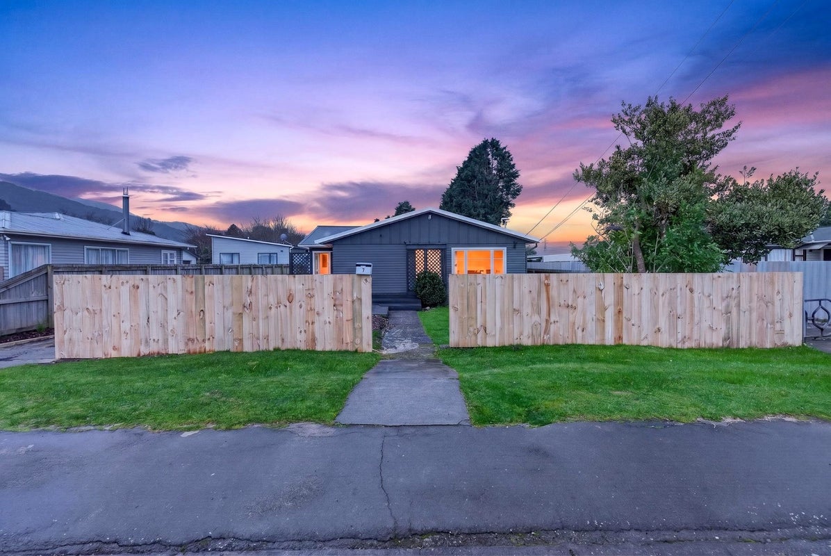7 Norfolk Street, Wainuiomata, Lower Hutt - Carousel 24