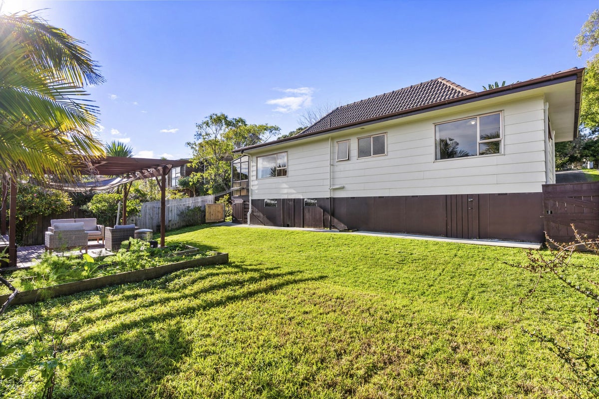 2/66 Waiau Street, Torbay, Auckland - Carousel 1