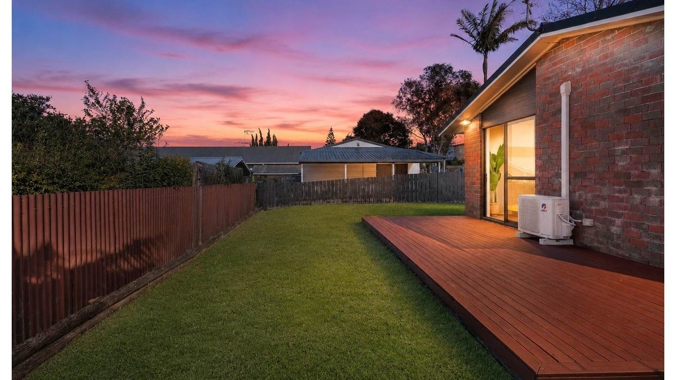 1596B Great North Road, Waterview, Auckland - Carousel 1