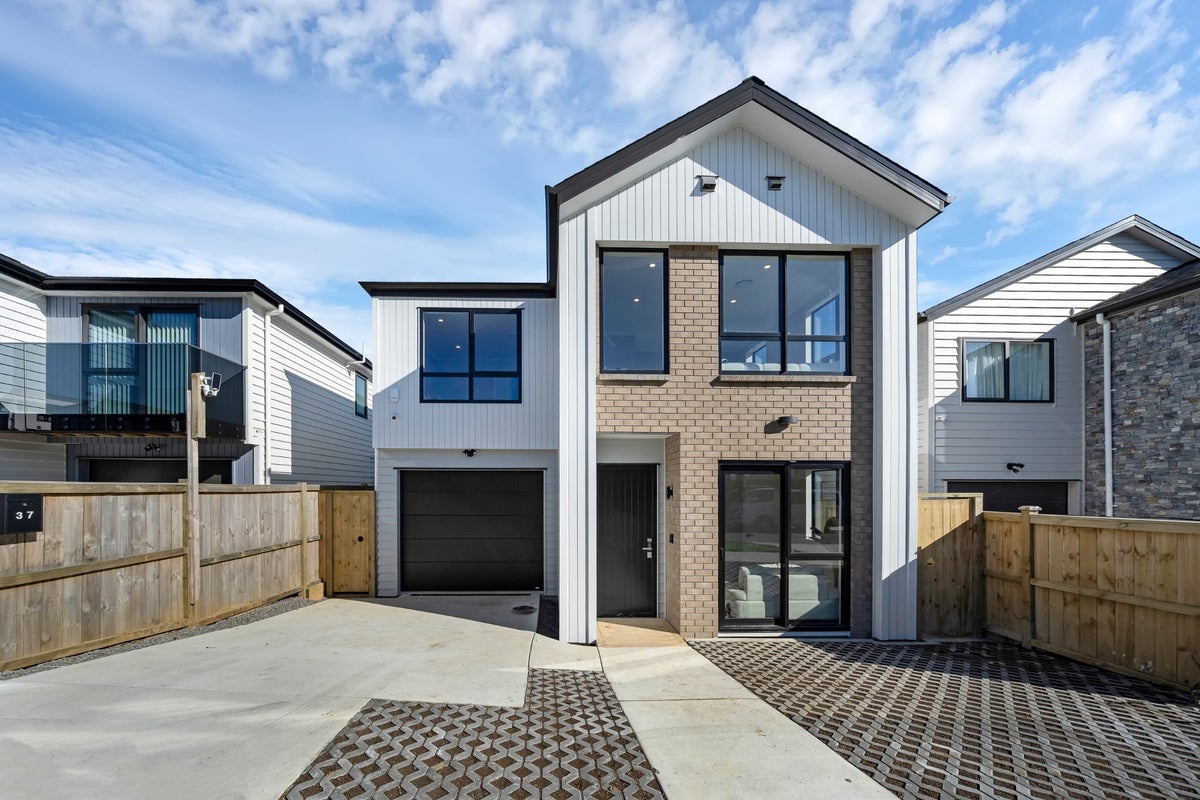 37 Ascent Street, Flat Bush, Auckland - Carousel 2