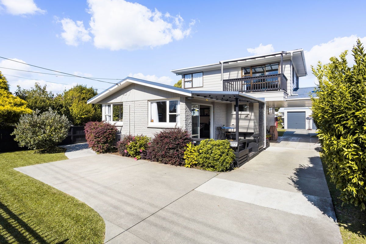 78 Fitzroy Avenue, Fitzroy, Hamilton - Carousel 1