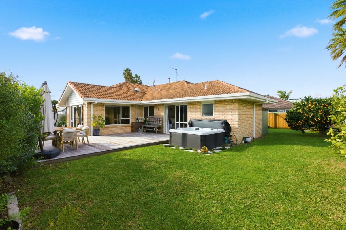 90 Gravatt Road, Papamoa Beach, Papamoa - Carousel 1